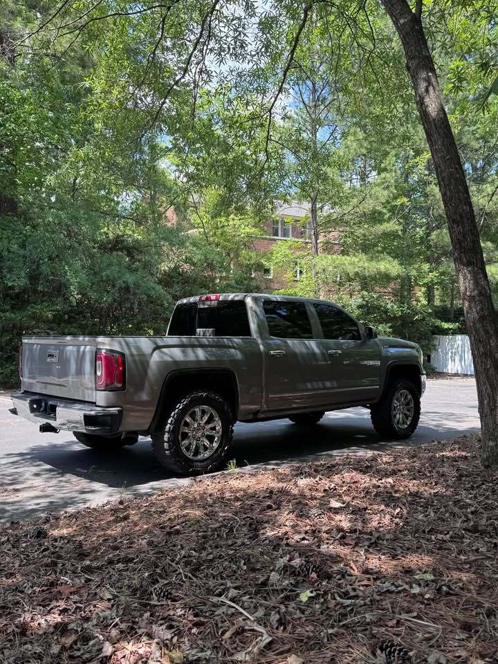 2017 GMC Sierra 1500 SLT, photo 8 of 18