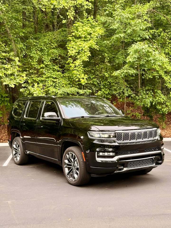 2022 Jeep Grand Wagoneer III, photo 3 of 15