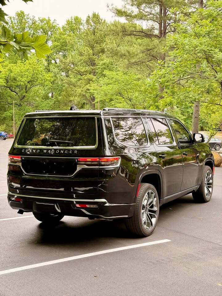 2022 Jeep Grand Wagoneer III, photo 4 of 15