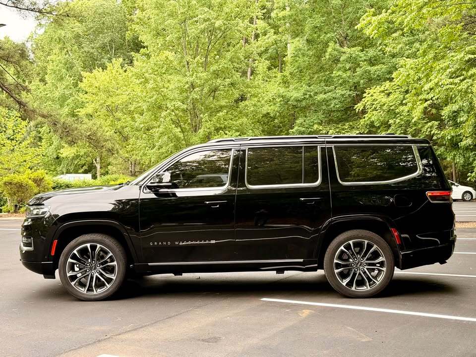 2022 Jeep Grand Wagoneer III, photo 8 of 15