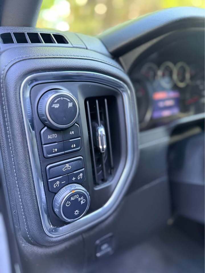 2019 Chevrolet Silverado 1500 LT, photo 14 of 19
