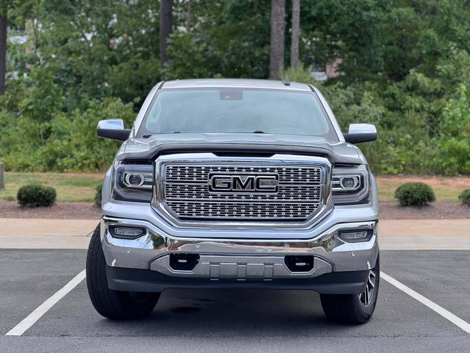 2018 GMC Sierra SLT, photo 2 of 13
