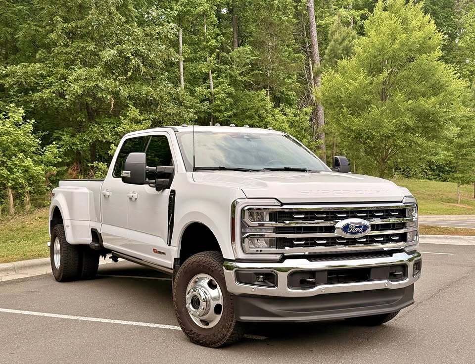 2025 Ford F350HD Lariat dully, photo 3 of 12