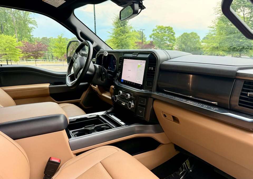 2025 Ford F350HD Lariat dully, photo 8 of 12
